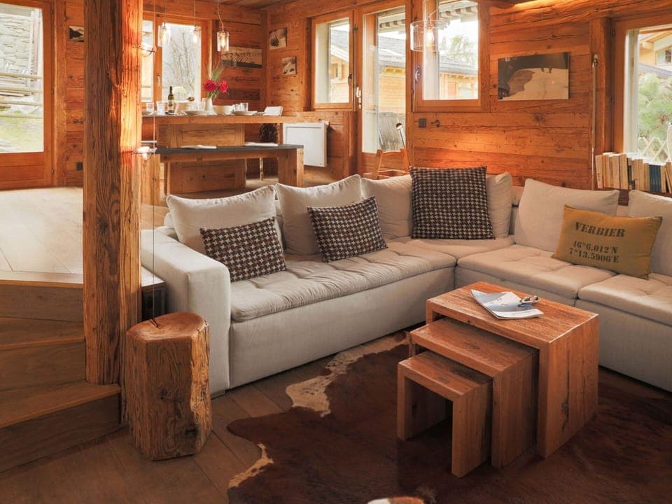 Brown, Table, Furniture, Property, Window, Couch, Wood, Building, Comfort, Interior Design