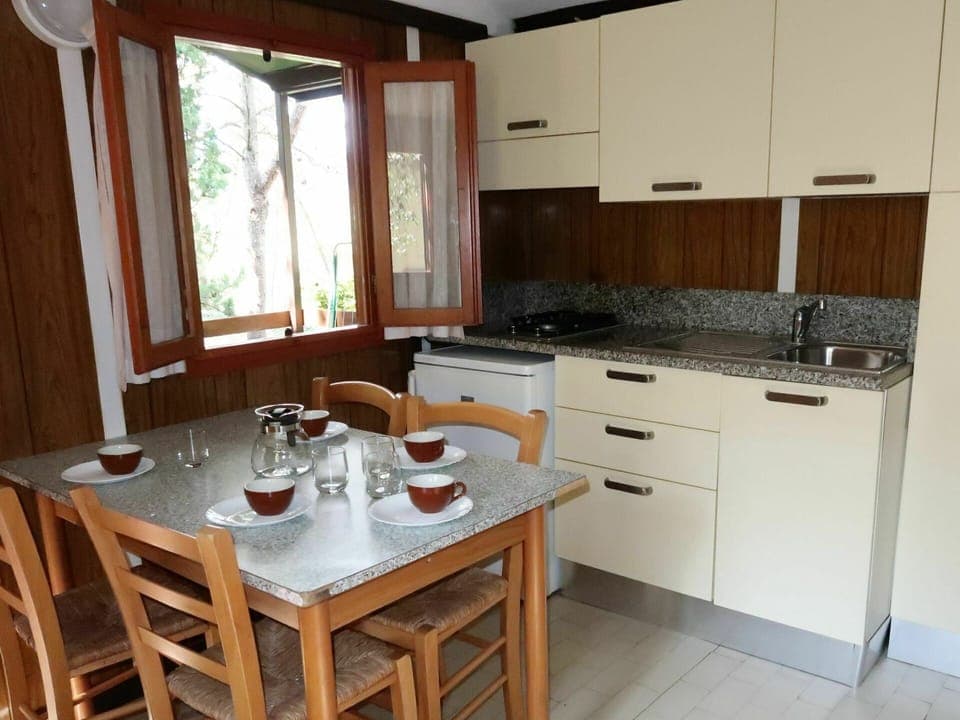 Room, Property, Countertop, Furniture, Kitchen, Cabinetry, Building, Kitchen Stove, House, Interior Design