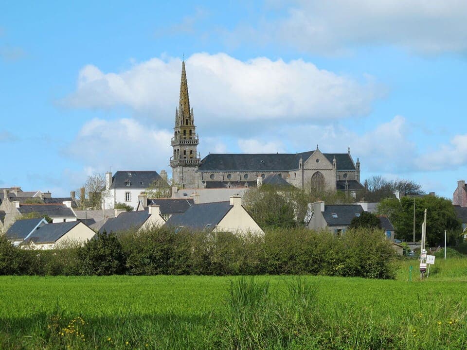 Sky, Building, Plant, Urban Design, Tower Block, Condominium, Real Estate, City, Facade, Commercial Building