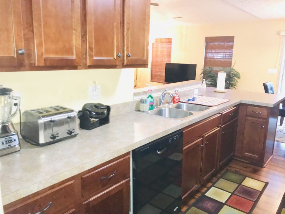 Kitchen counters with plenty of space 