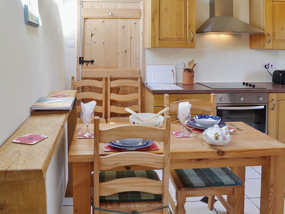Kitchen/diner | Horseshoe Cottage - Lewannick Farm, Holywell Bay, nr. Cubert
