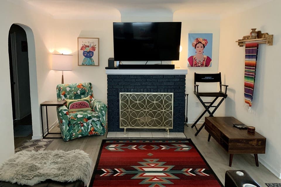 Living room with 4k 55" TV, surround sound, DVD player, DVR & full cable package