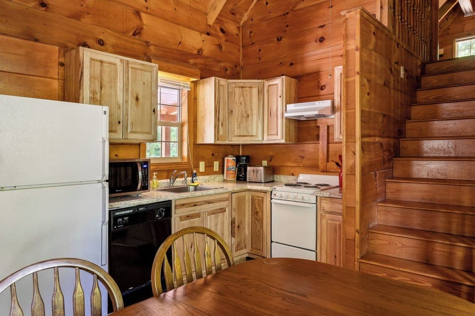 Fully stocked kitchen with microwave, stove & essentials—cook up easy mountain meals.