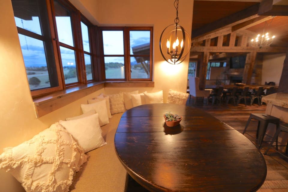 The breakfast nook enjoys the first light of the day. 