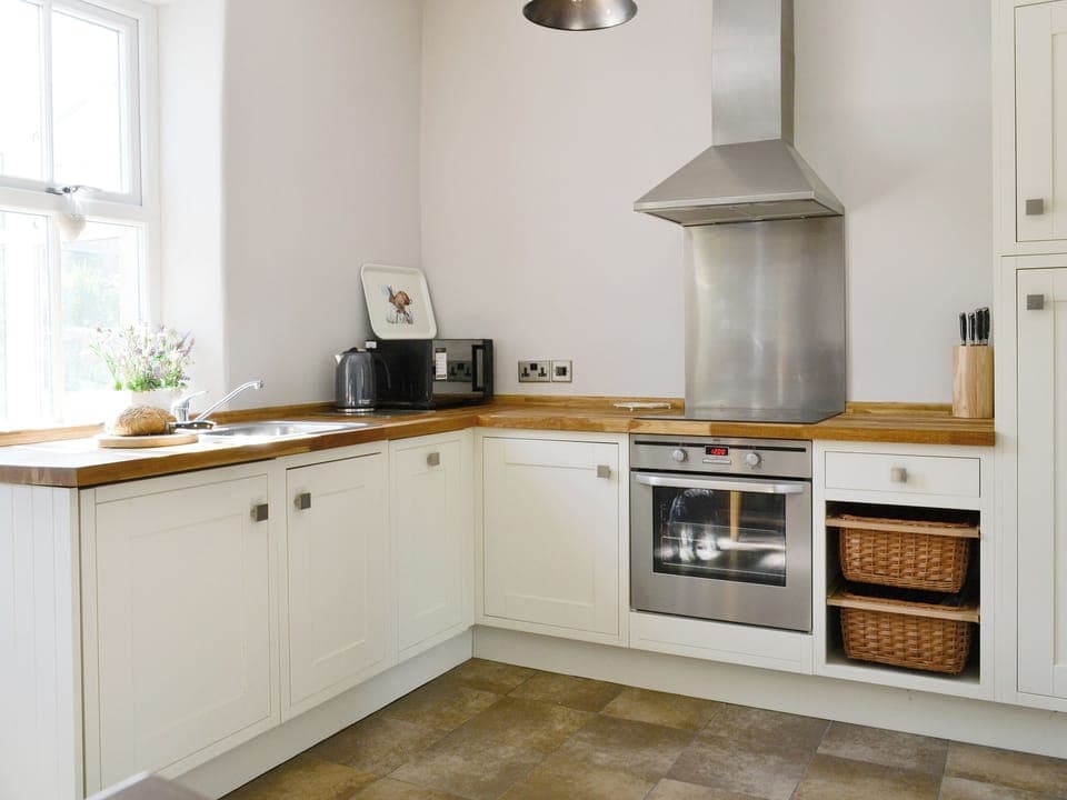 Fully appointed fitted kitchen | Brambledene, Hebden, near Grassington