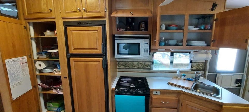 Full kitchen