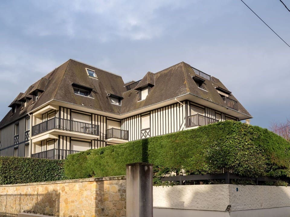 Sky, Cloud, Property, Building, Plant, Window, House, Neighbourhood, Residential Area, Grass