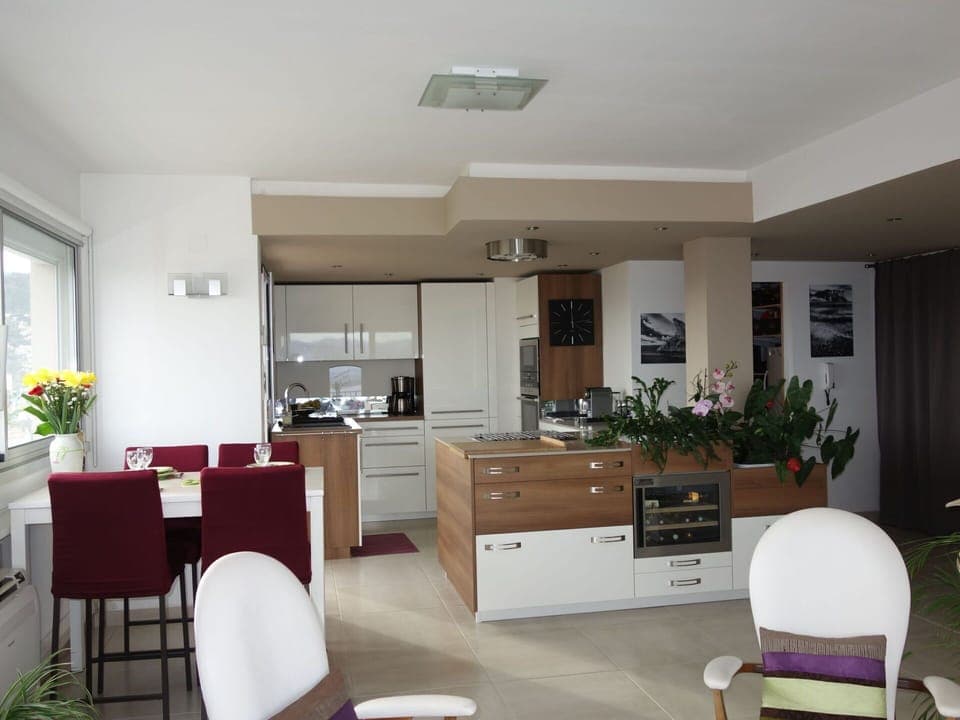 Room, Furniture, Property, Interior Design, Building, Living Room, Ceiling, House, Floor, Table