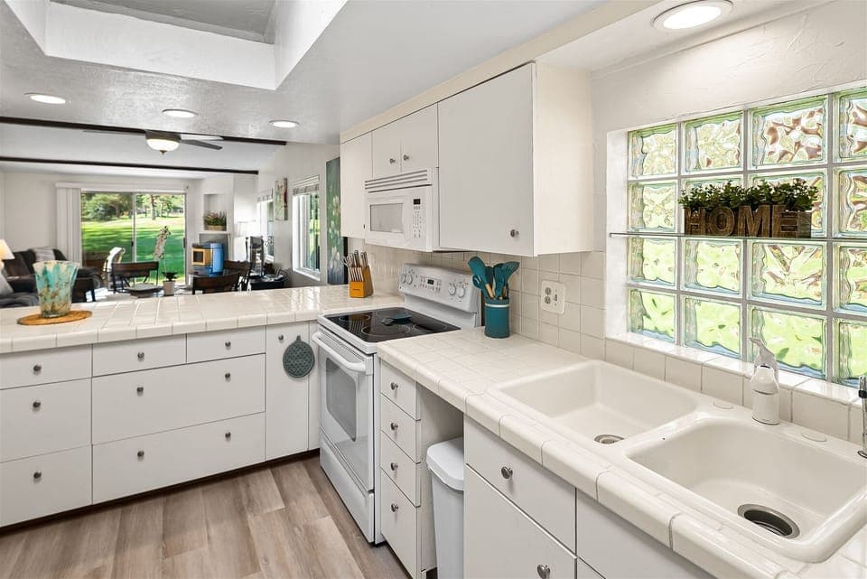 Fully equipped kitchen
