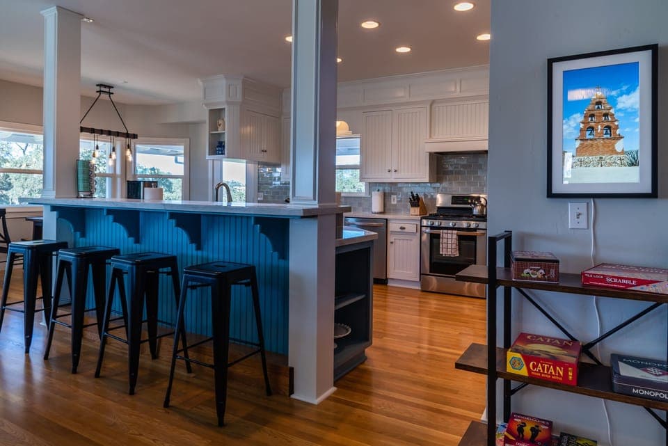 Extra Large Kitchen with full size stainless steel appliances