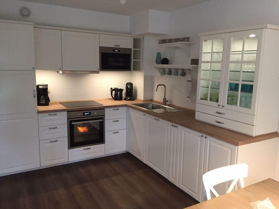 Kitchen area. kitchen