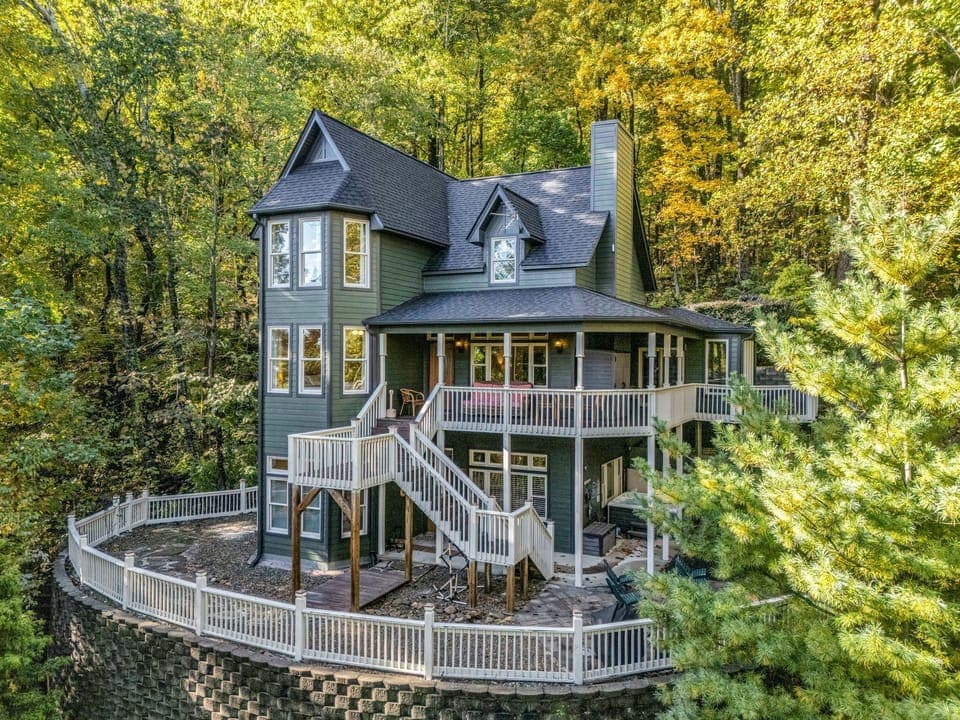 Your private perch in the pines! Breathe in the mountain air, sip your morning coffee, and soak up the serenity at Mountain Allure.