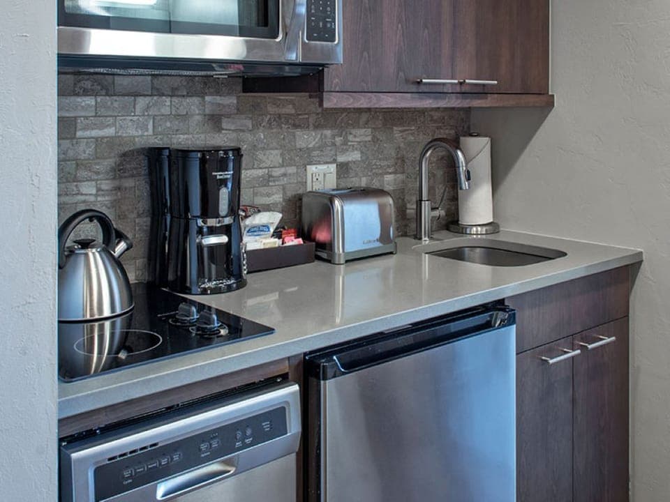 Kitchenette in the adjourning suite