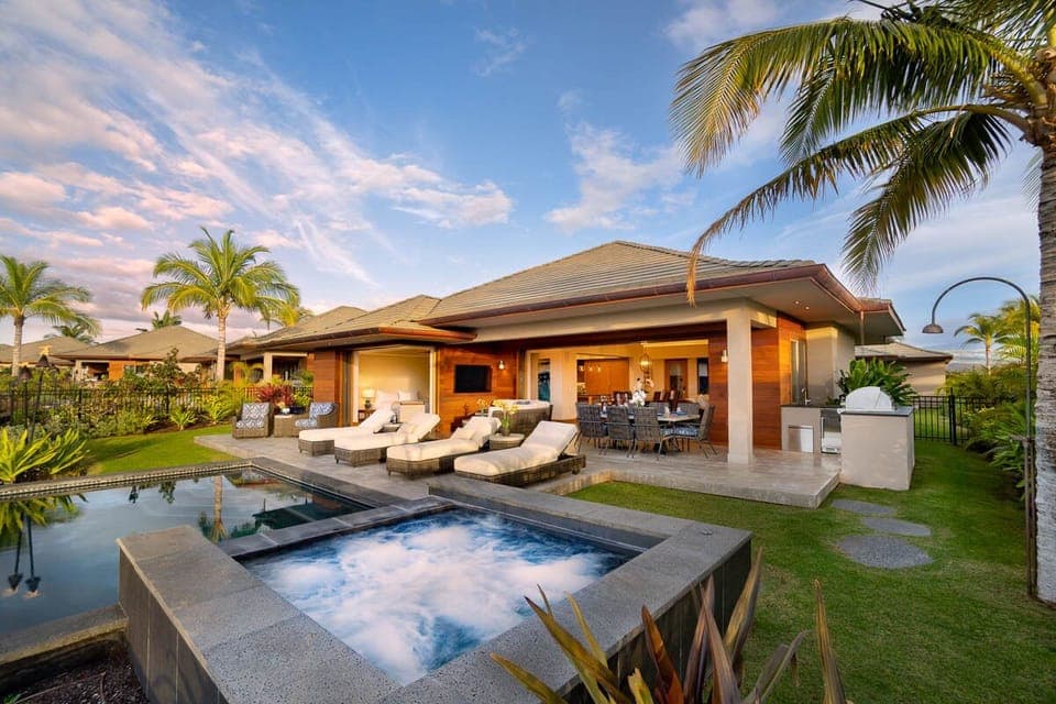Step into luxury at Laule‘a #5 — where every detail invites you to relax and indulge.