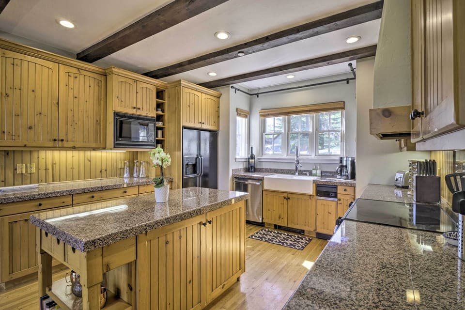 The space is fully equipped with all of your essential appliances.