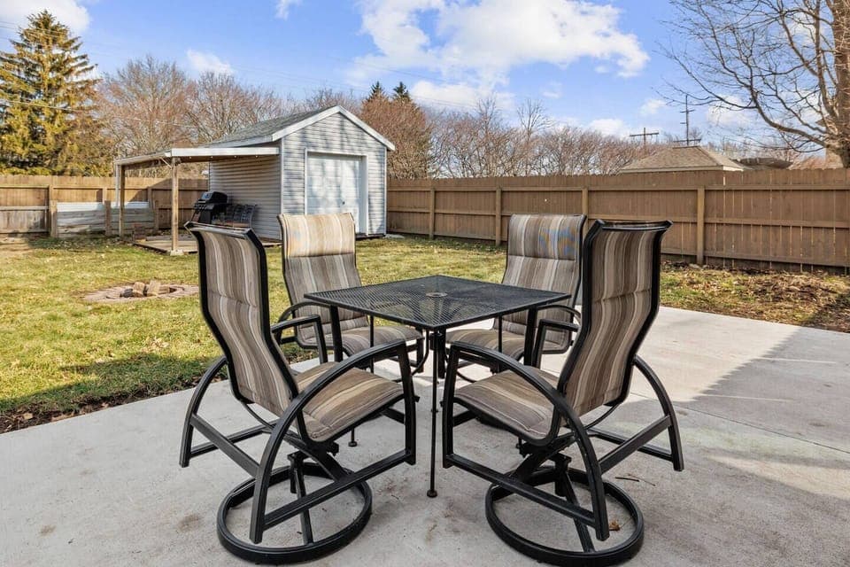 Back patio with seating for 4 and fire pit. Fenced in backyard