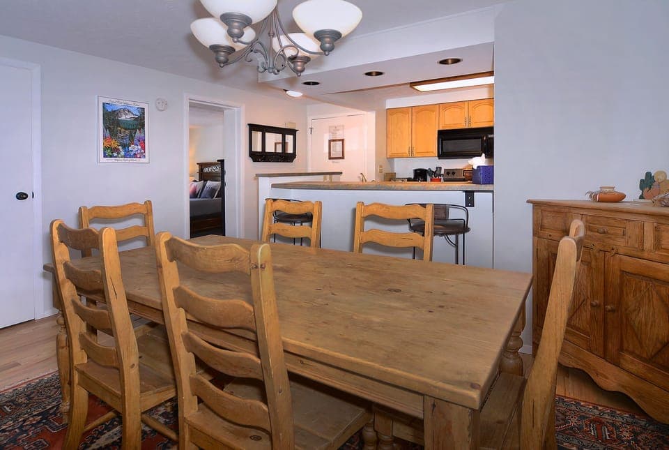 Dining/kitchen