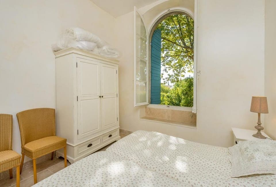 Bedroom with double bed