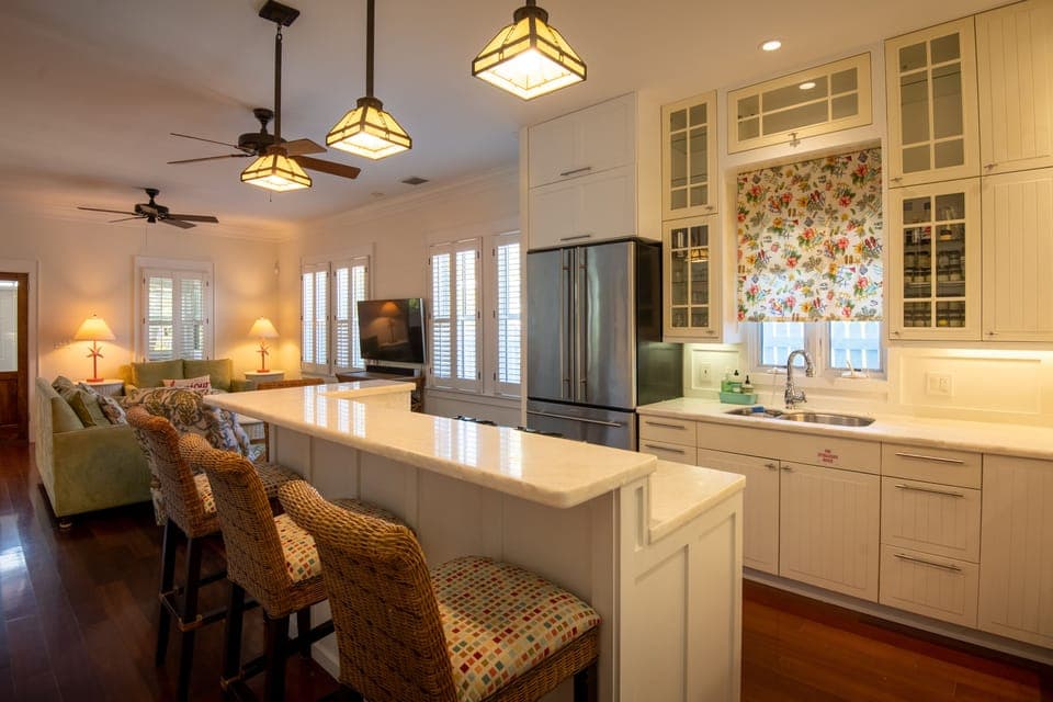 Fully equipped gourmet kitchen with bar seating