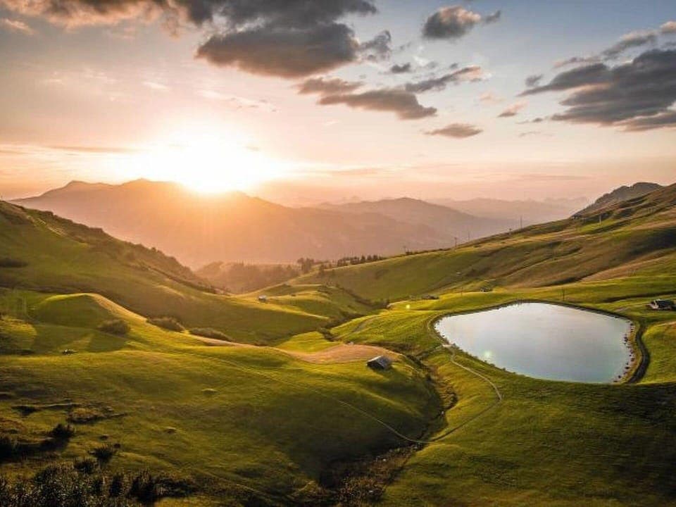 Cloud, Sky, Mountain, Water, Ecoregion, Natural Landscape, Nature, Natural Environment, Highland, Sunlight