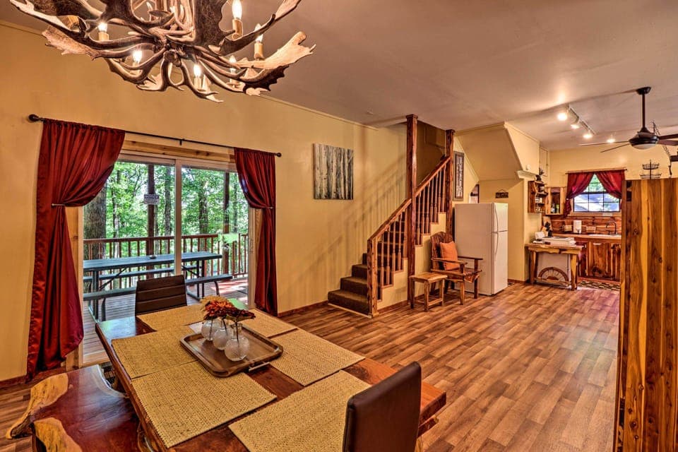 Dining Table | Dishware & Flatware Provided