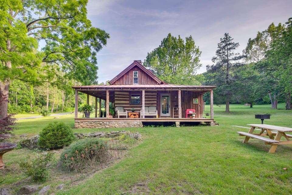 Buchanan Vacation Rental | 2BR | 1BA | 1,600 Sq Ft | Stairs Required