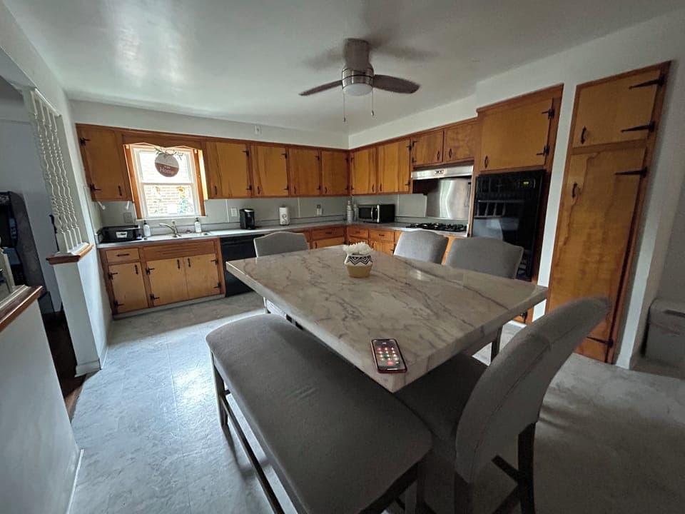 L-shaped kitchen full loaded