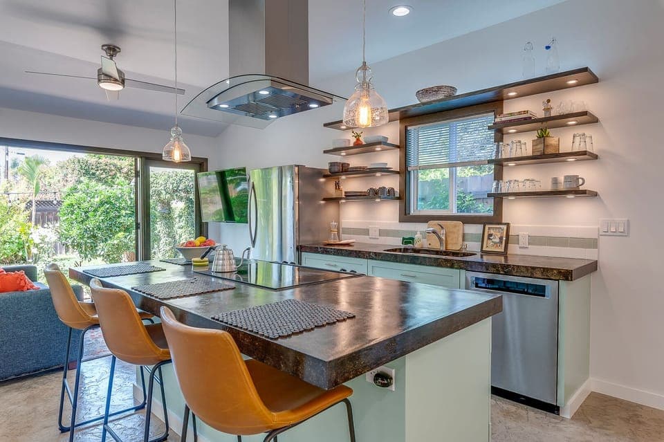 The kitchen is fully equipped!
