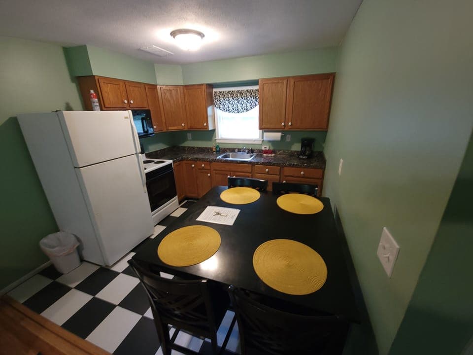 Full kitchen 2