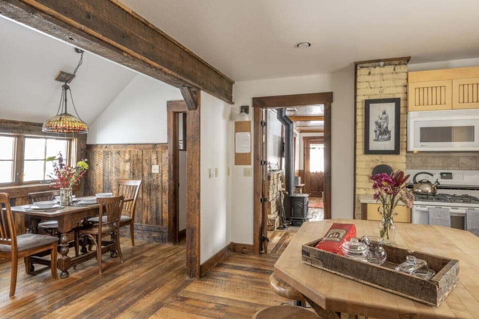 Kitchen/Dining Nook