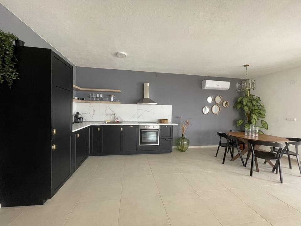 Spacious kitchen and dining area 