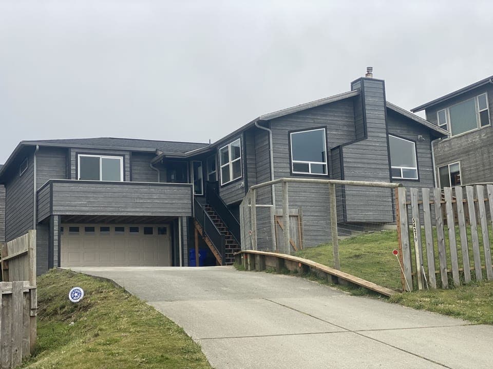 Bandon’s Tufted Beach House