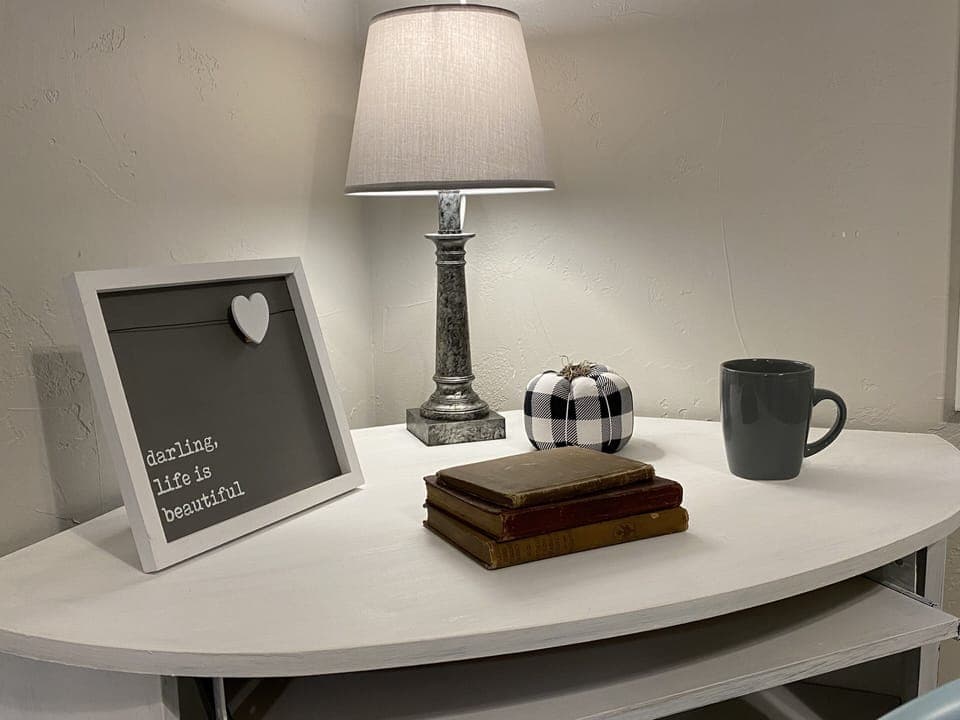 Work station, fast WiFi.