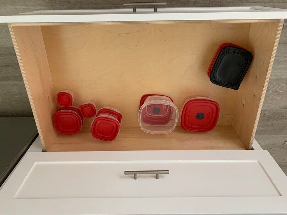 Re-usable storage containers
