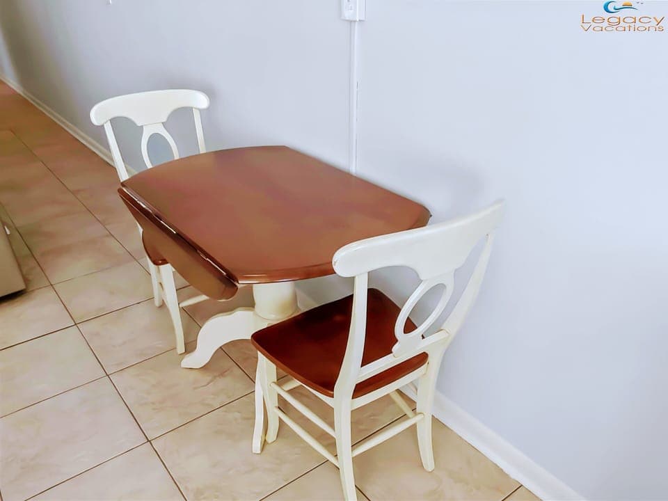 Island Surf 6 Dining Area