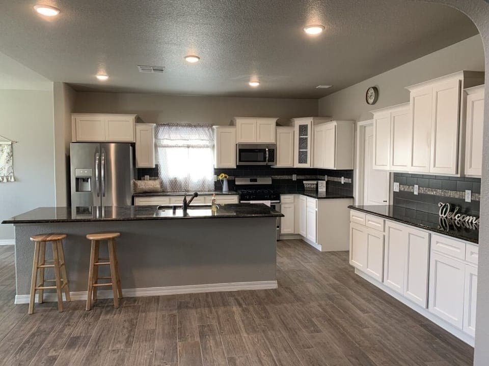 Extra Large kitchen with island