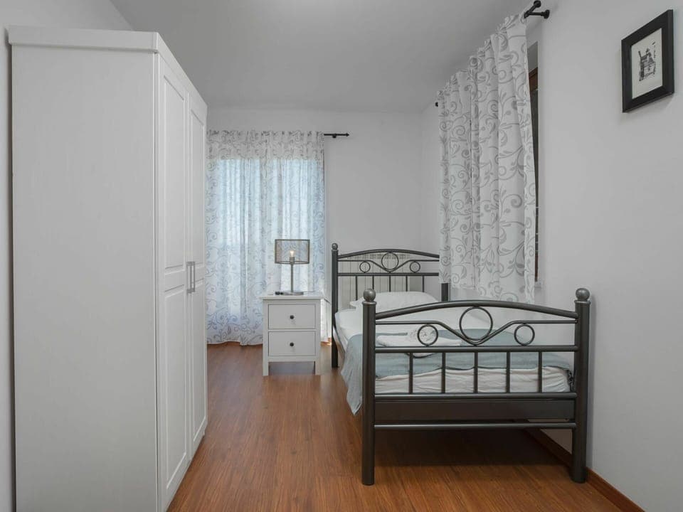 Building, Furniture, Comfort, Wood, Textile, House, Interior Design, Shade, Bed Frame