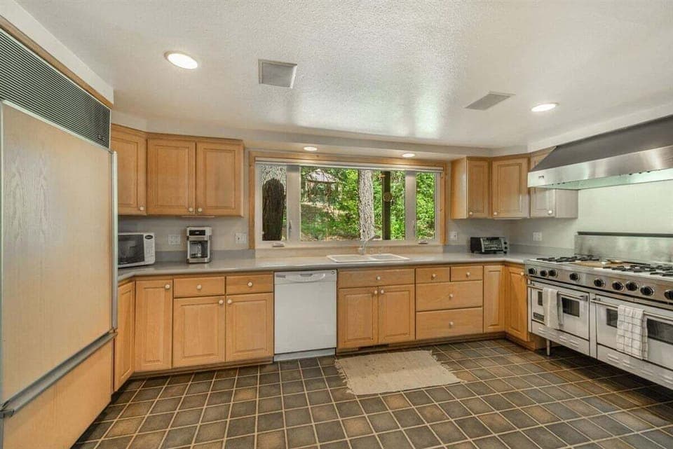 Spacious Kitchen