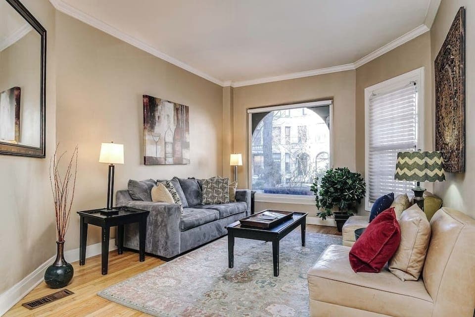 Unit 1 - Living Room / Seating Area combo with 2 pullout couches