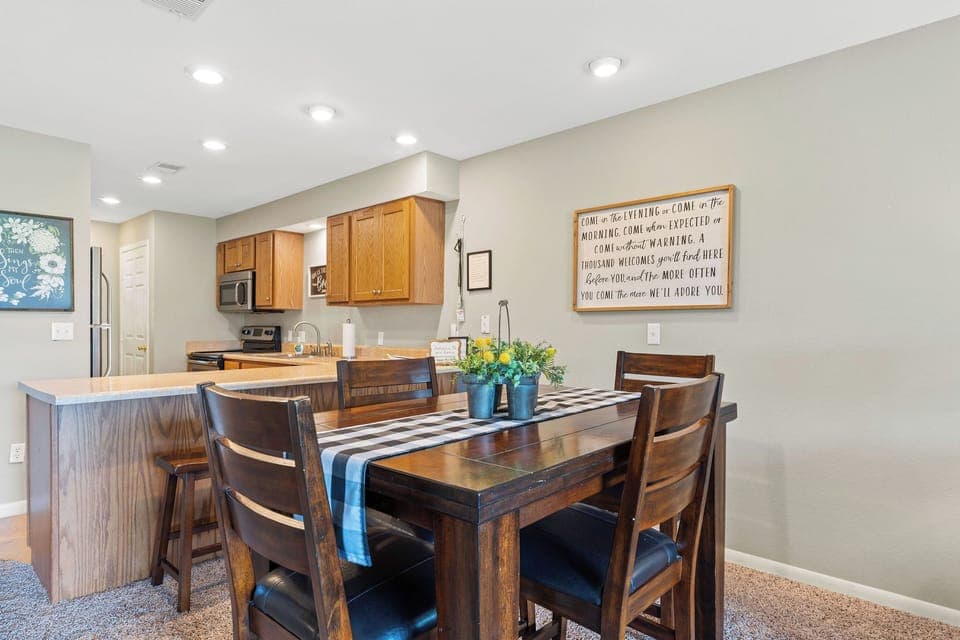 Dining table for 4 and bar area