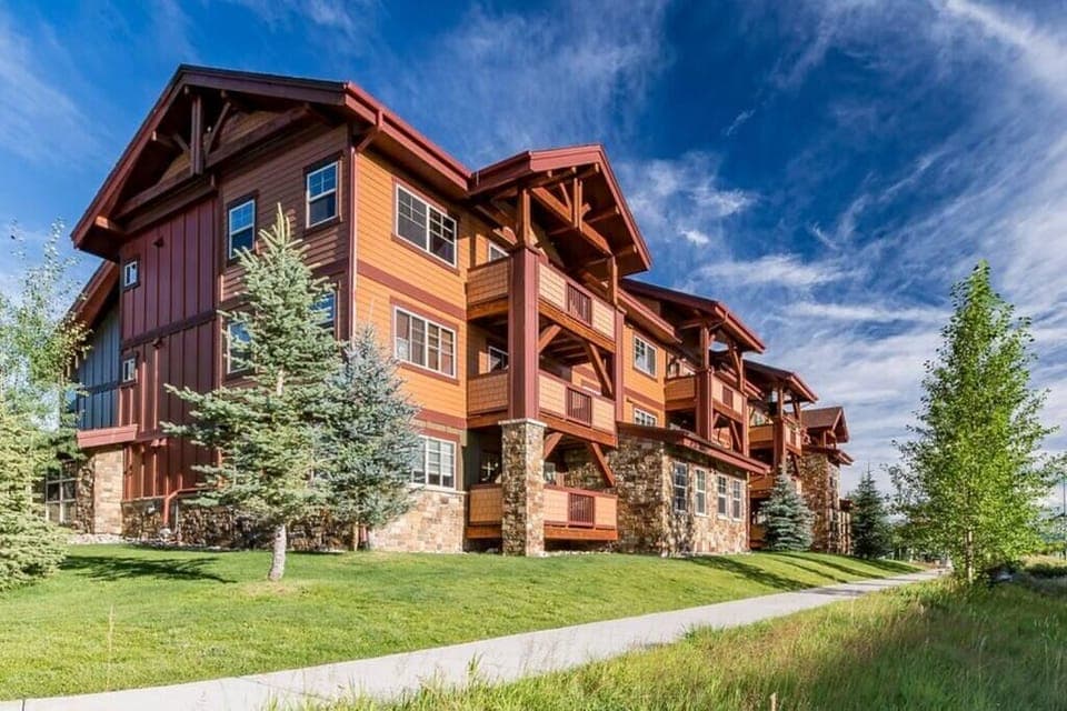 Steamboat Dream Vacation - First Tracks Studio - Free Gondola to Steamboat Ski Resort (1)