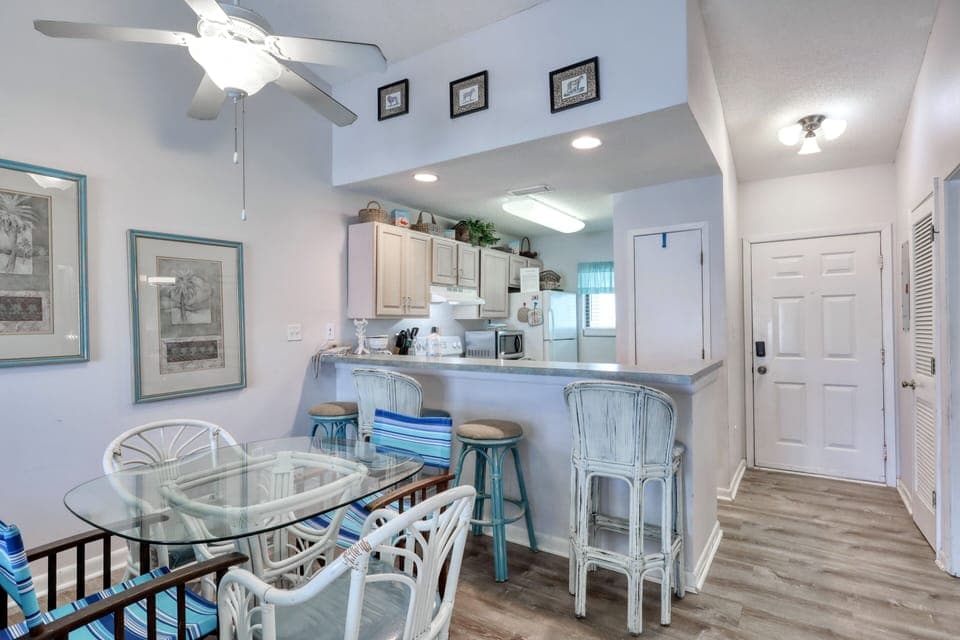 Romar Beach, 2 bedroom 2 bathroom, sleeps 7. Managed by Island Rentals