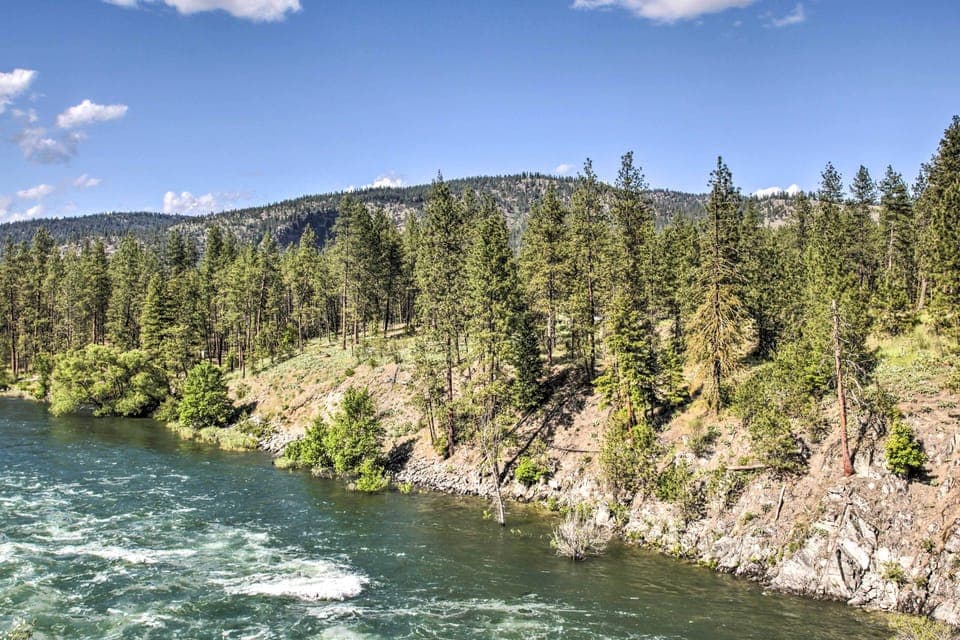 Nine Mile Falls Vacation Rental | 2BR | 1BA | 600 Sq Ft | 1 Small Step Required