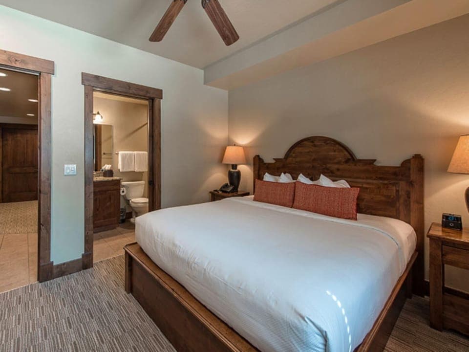 Suite bedroom