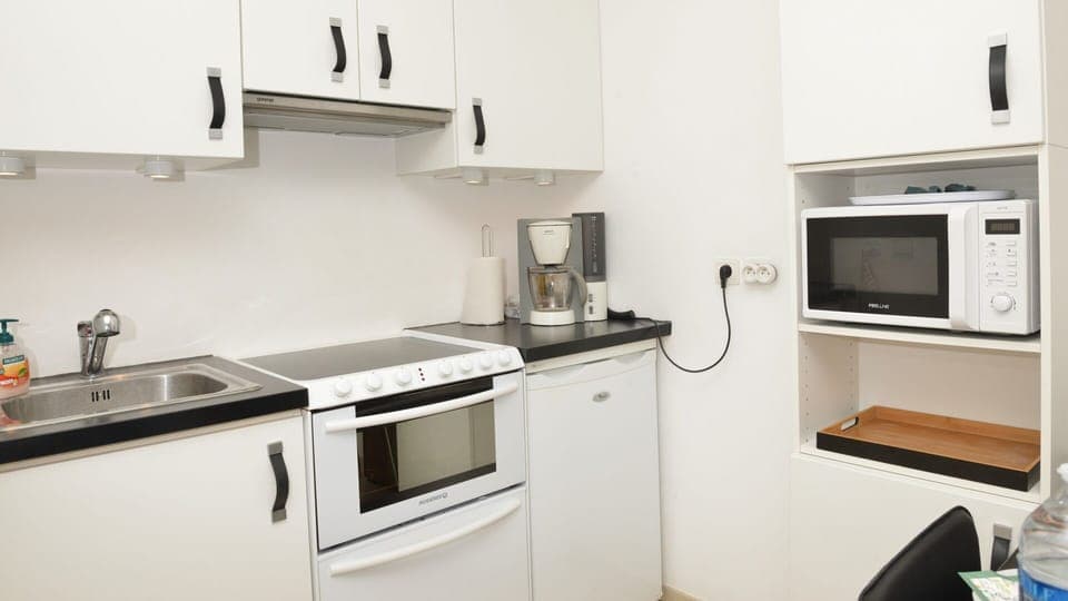 Kitchen with all modern conveniences (see facilities)