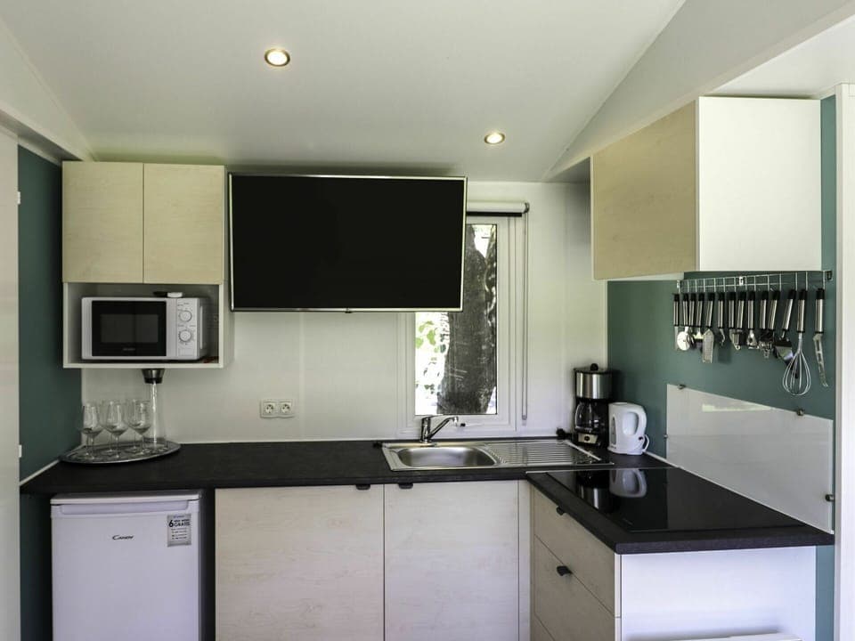 Room, Countertop, Furniture, Property, Cabinetry, Kitchen, Interior Design, Building, House, Home