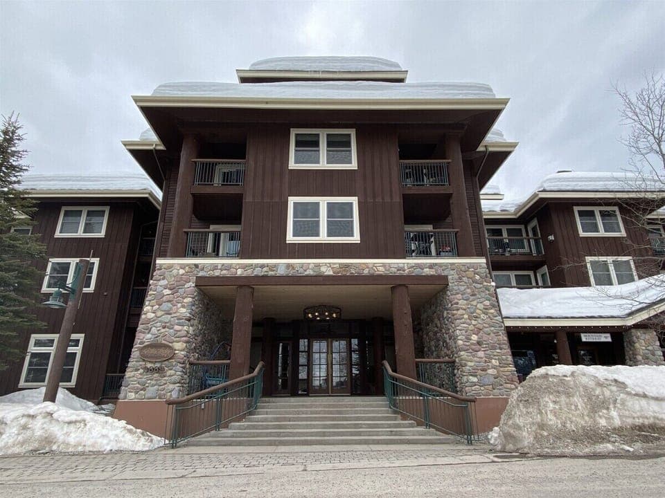 Kintla Lodge Building