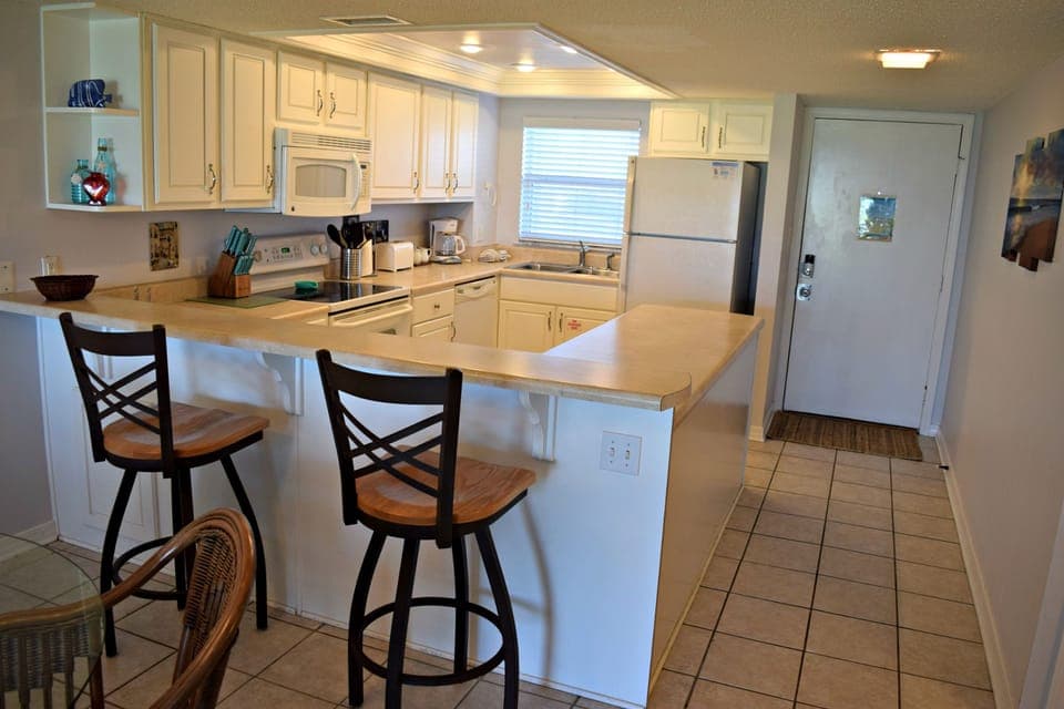 Tile sure makes kitchen clean up quick and easy.