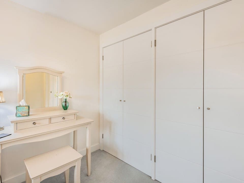 Double bedroom | Tea Pot Cottage, Ringwood