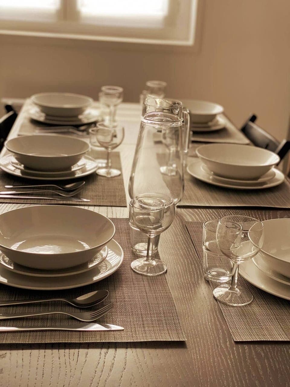 6 person-eating-space